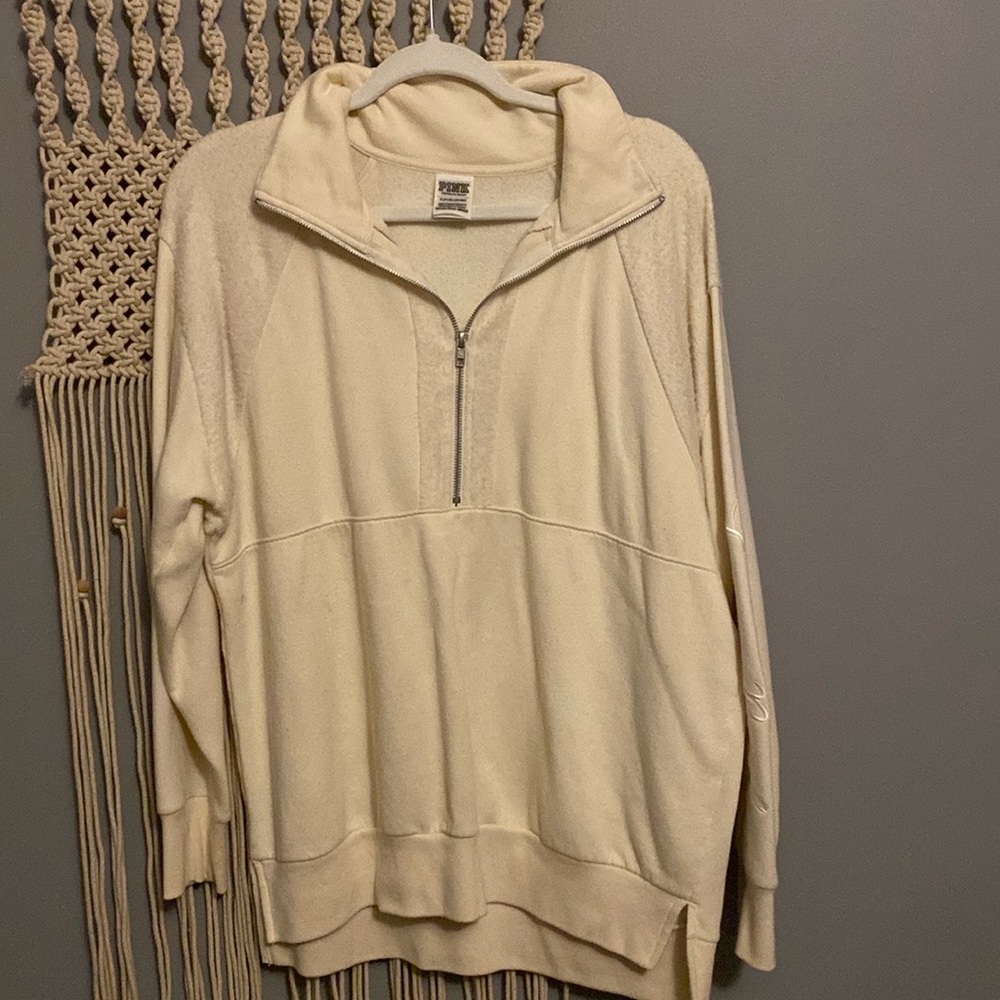 Victoria secret pink brand size Small (but could fit up to a size Large)!